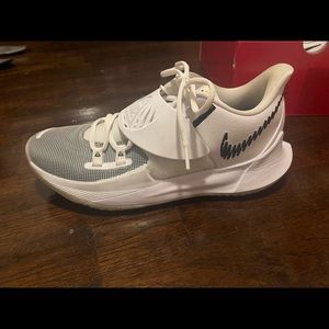 Kyrie Low 3 White/Black